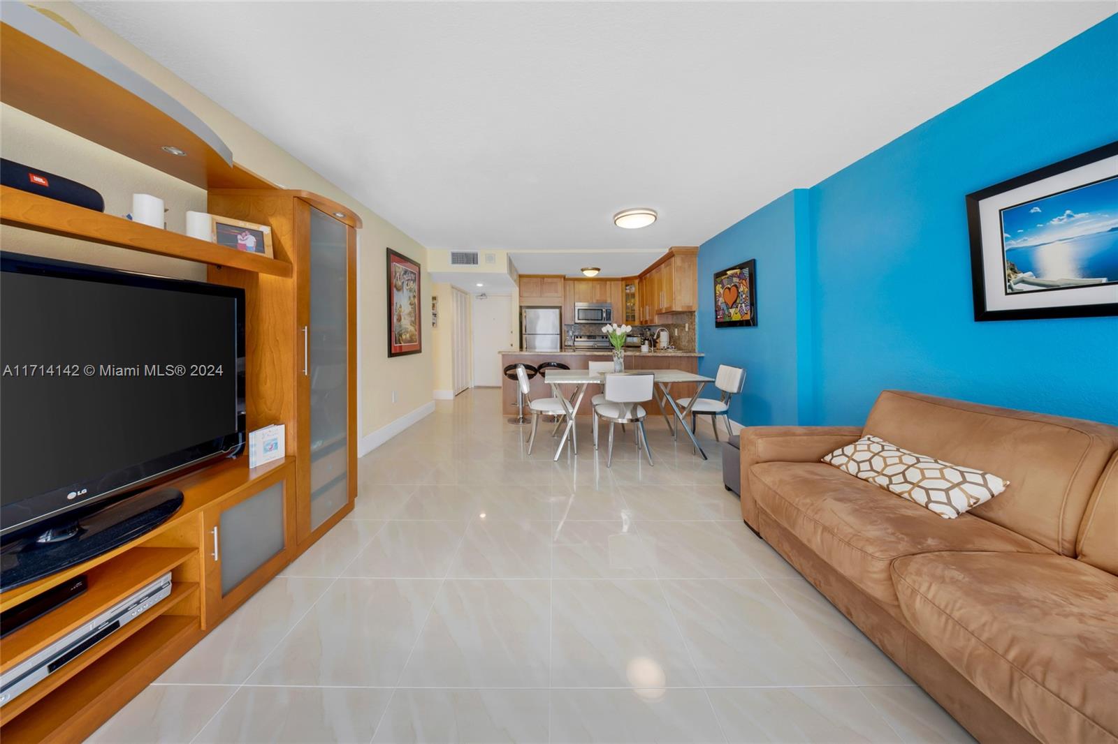 THE PRESIDENTIAL CONDO - Residential