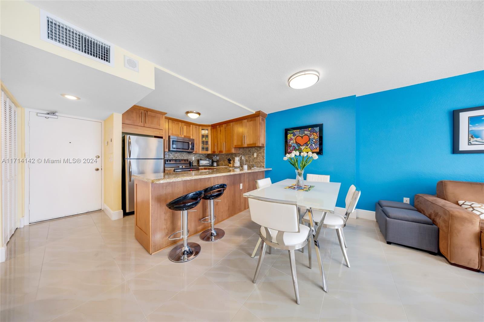 THE PRESIDENTIAL CONDO - Residential