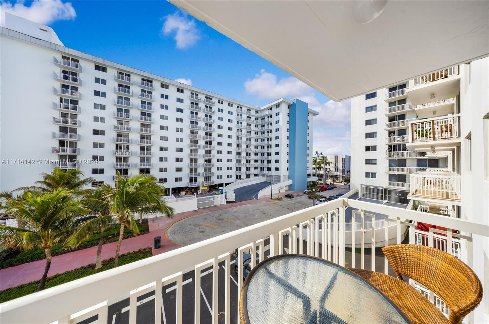 THE PRESIDENTIAL CONDO - Residential