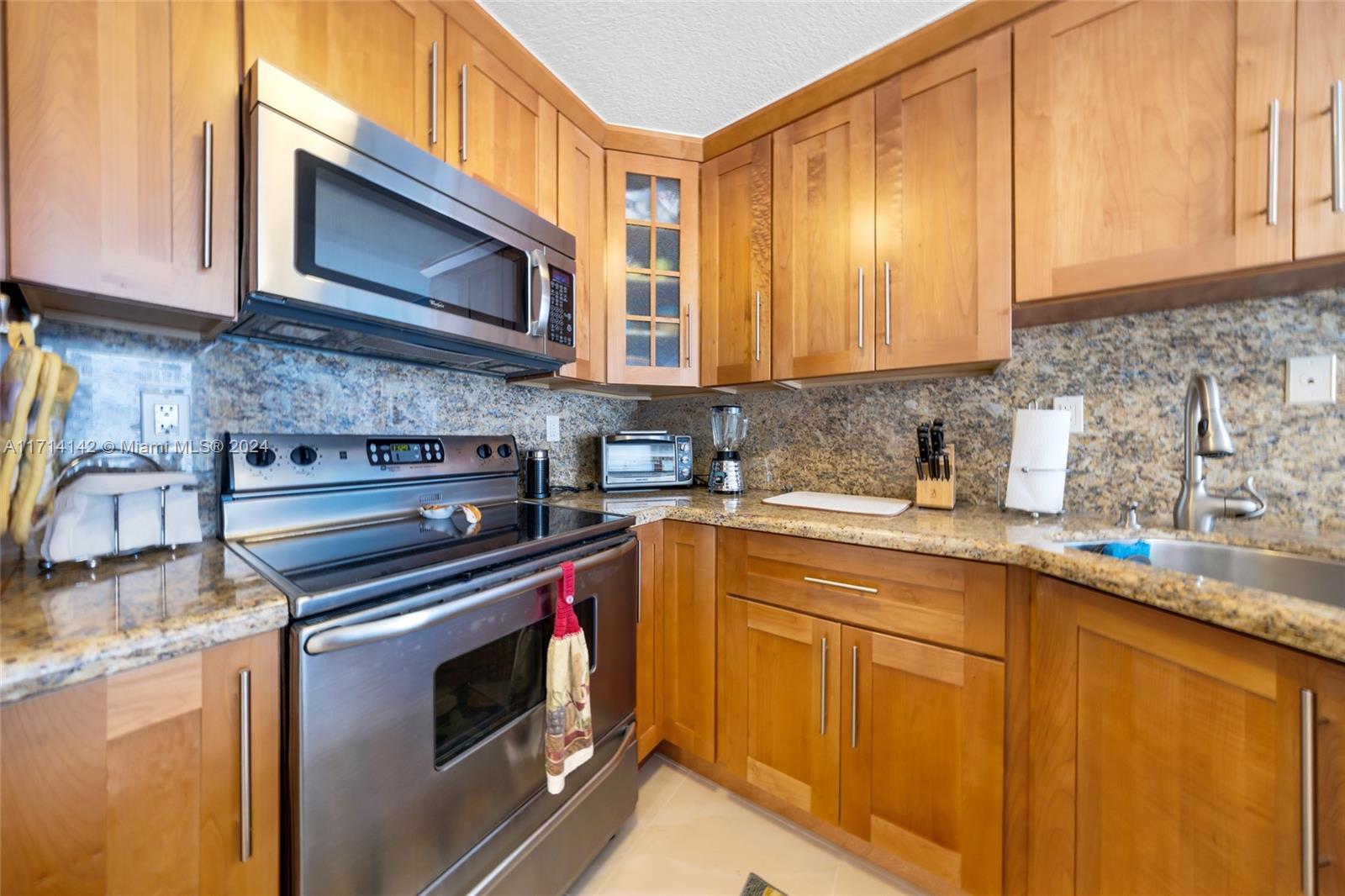 THE PRESIDENTIAL CONDO - Residential