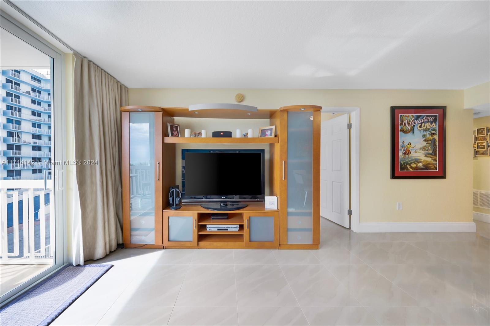 THE PRESIDENTIAL CONDO - Residential