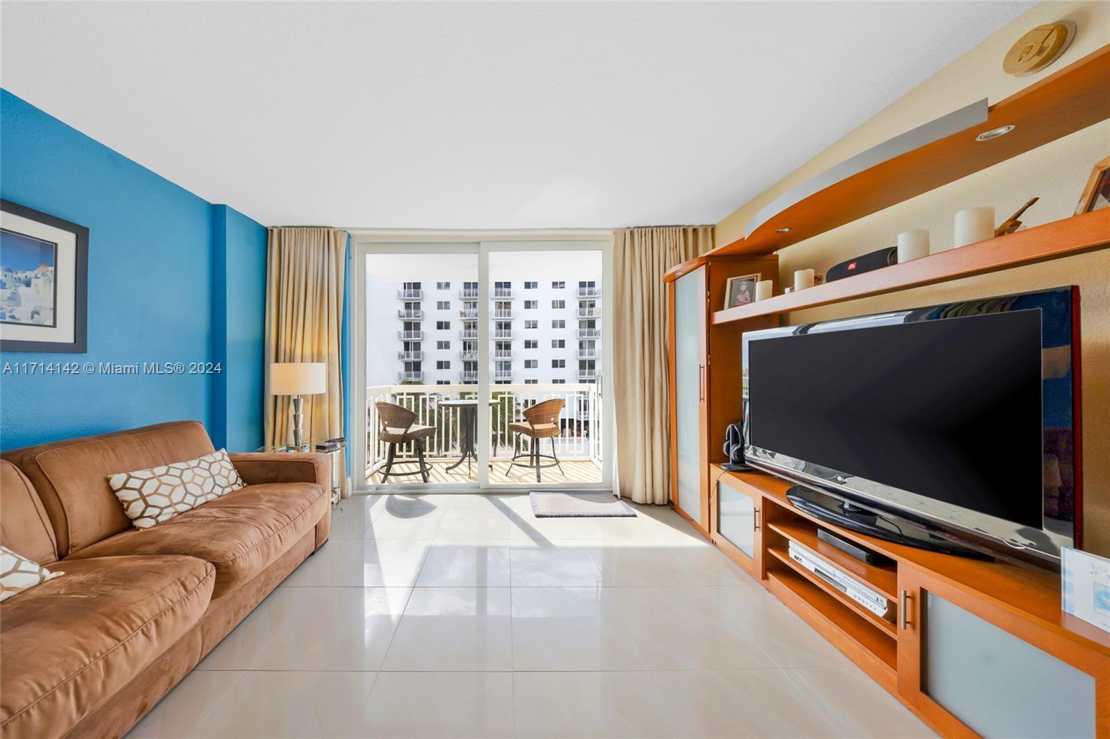 THE PRESIDENTIAL CONDO - Residential