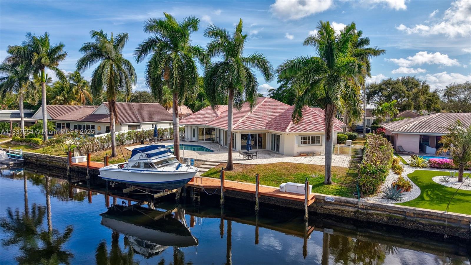 Experience the ultimate Florida lifestyle in this Stunning wather front home in The Landings, FT Lauderdale.
Featuring 3 spacious badrooms, 3 bath , a complete open floor plan with a kitchen flowing into a large living room, dinning area. This property is located in a quiet ans safe surrounding by Royal palms trees and a vibrant sunset from your expansive patio and sparking pool. Private 80 Ft dock, electric lifting, direct ocean access, Fix Bridge, Boater`s Dream! Two cars Garage, circular driveway, Generator,Gable roof, new /C, No HOA, few min to the beach, restaurants, shopping and night life. This is a truly FL Dream home- Perfect for entertaining or relaxing in Paradise.