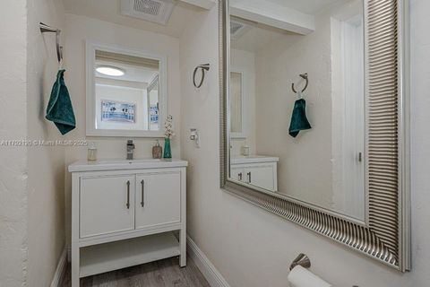 245 189th Ter Sunny Isles Beach FL 33160