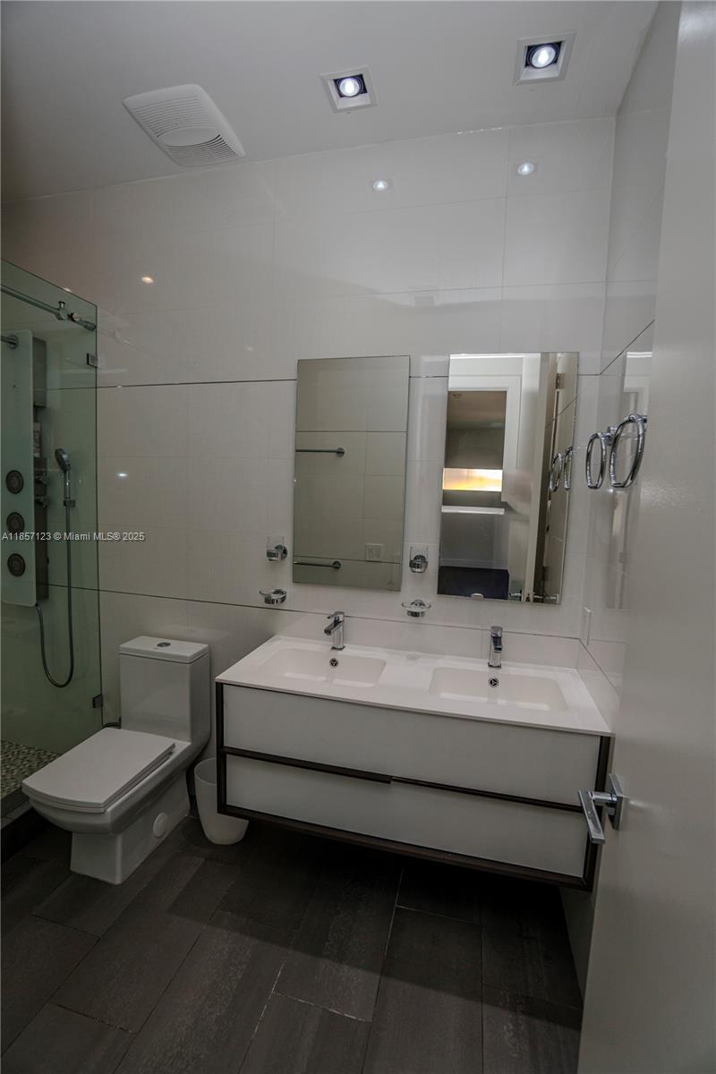 THREE ISLANDS 3RD SECTION - Residential