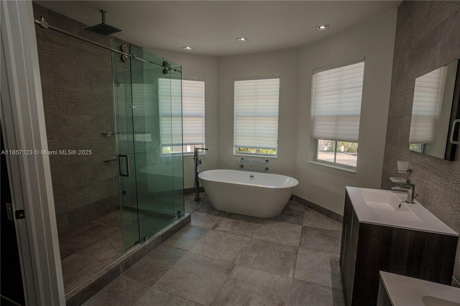 THREE ISLANDS 3RD SECTION - Residential