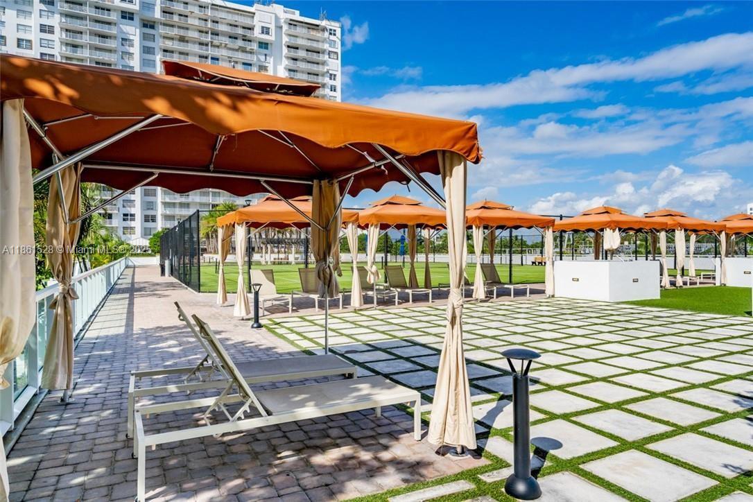 ADMIRALS PORT CONDO WEST - Residential