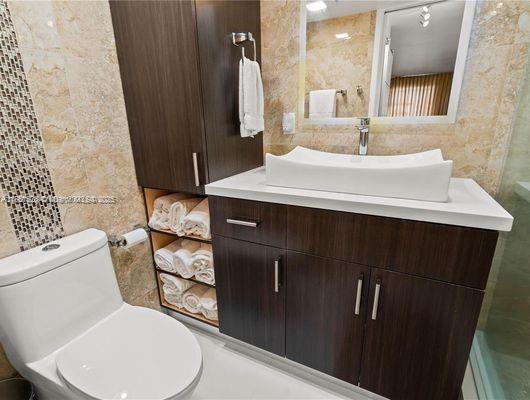 ADMIRALS PORT CONDO WEST - Residential