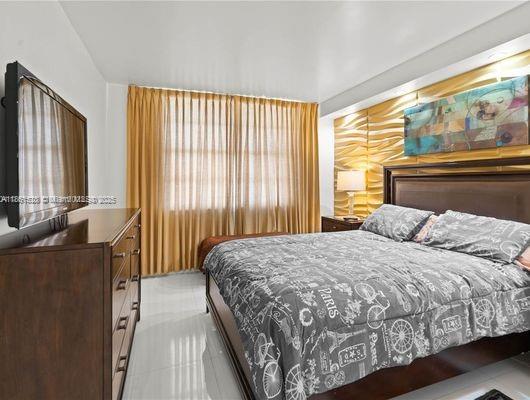 ADMIRALS PORT CONDO WEST - Residential