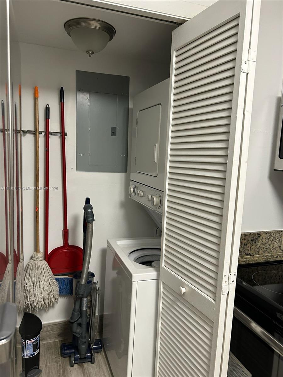 BUILDING THREE OF RACQUET - Residential Lease