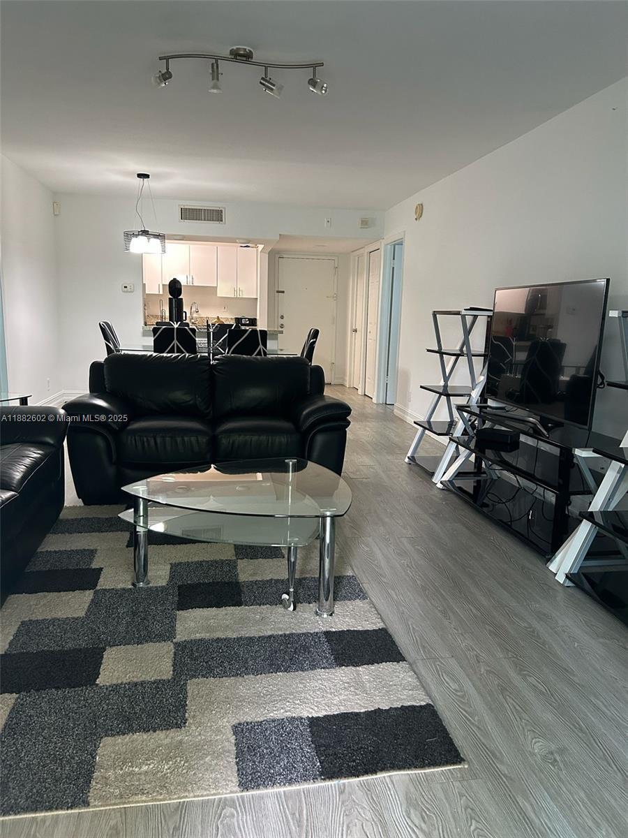 BUILDING THREE OF RACQUET - Residential Lease