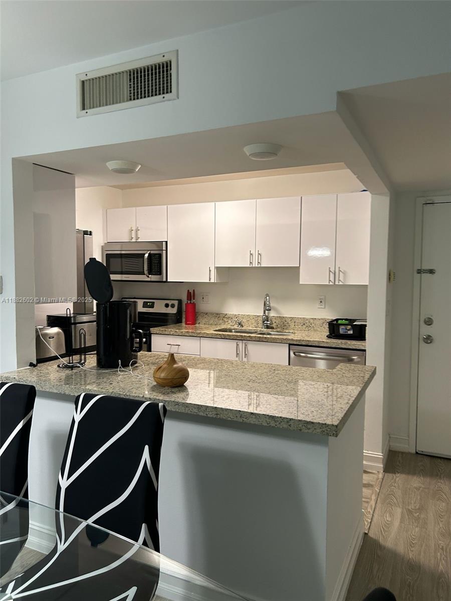 BUILDING THREE OF RACQUET - Residential Lease