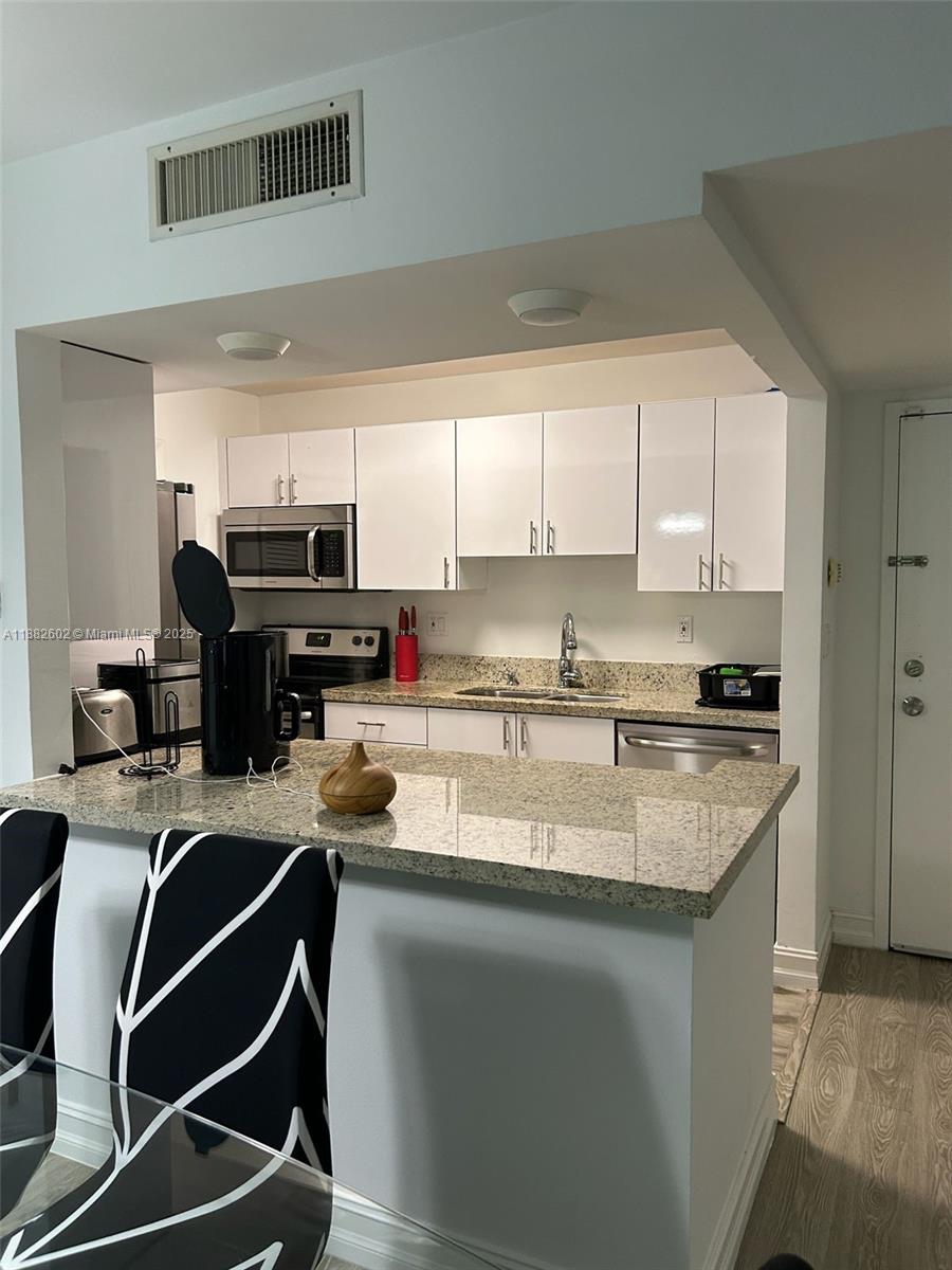BUILDING THREE OF RACQUET - Residential Lease