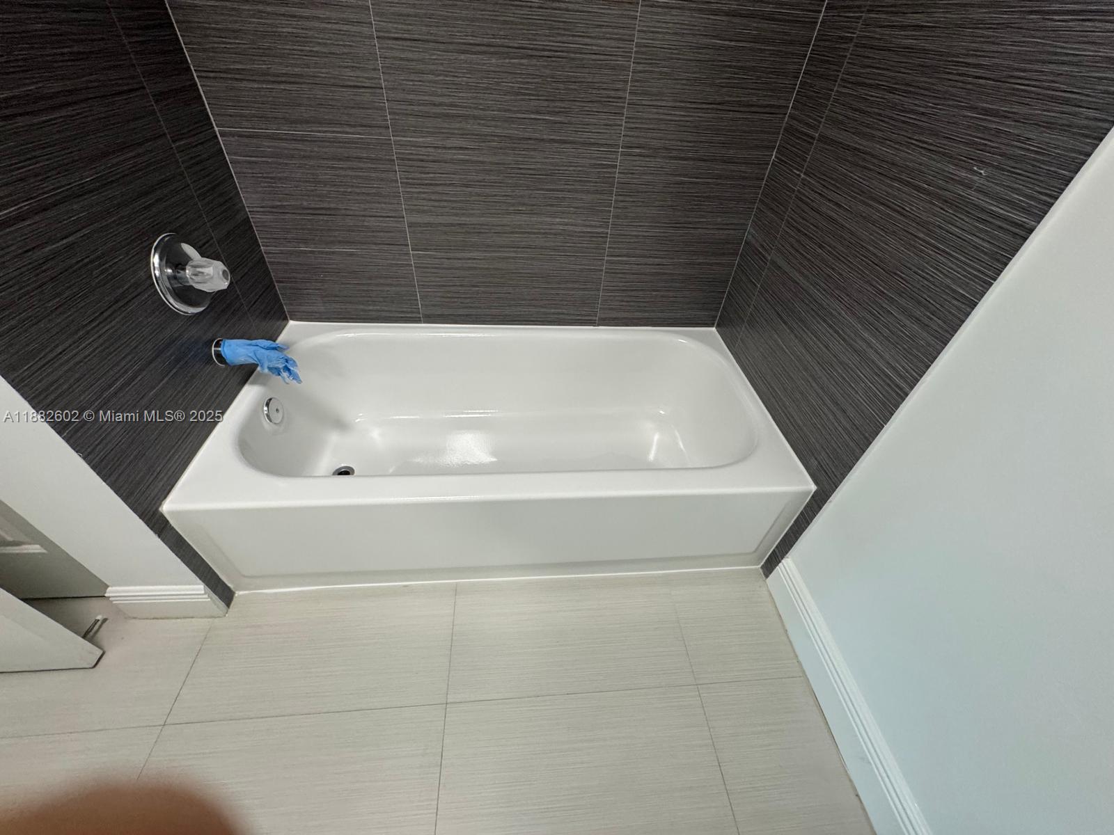 BUILDING THREE OF RACQUET - Residential Lease