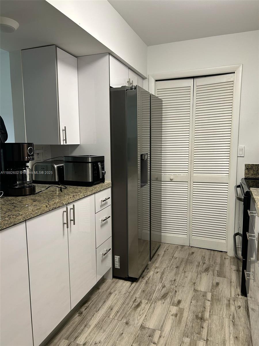 BUILDING THREE OF RACQUET - Residential Lease