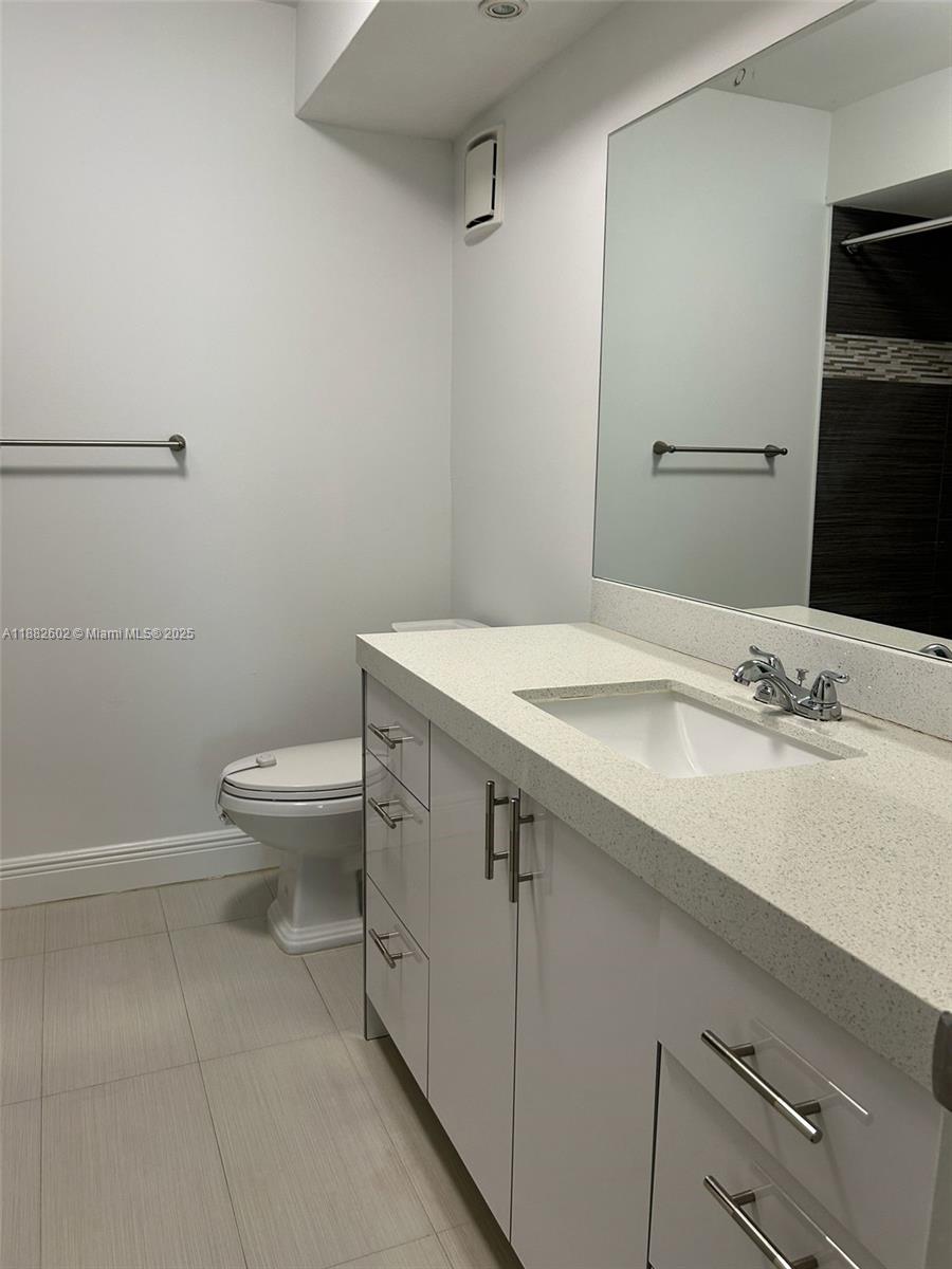 BUILDING THREE OF RACQUET - Residential Lease