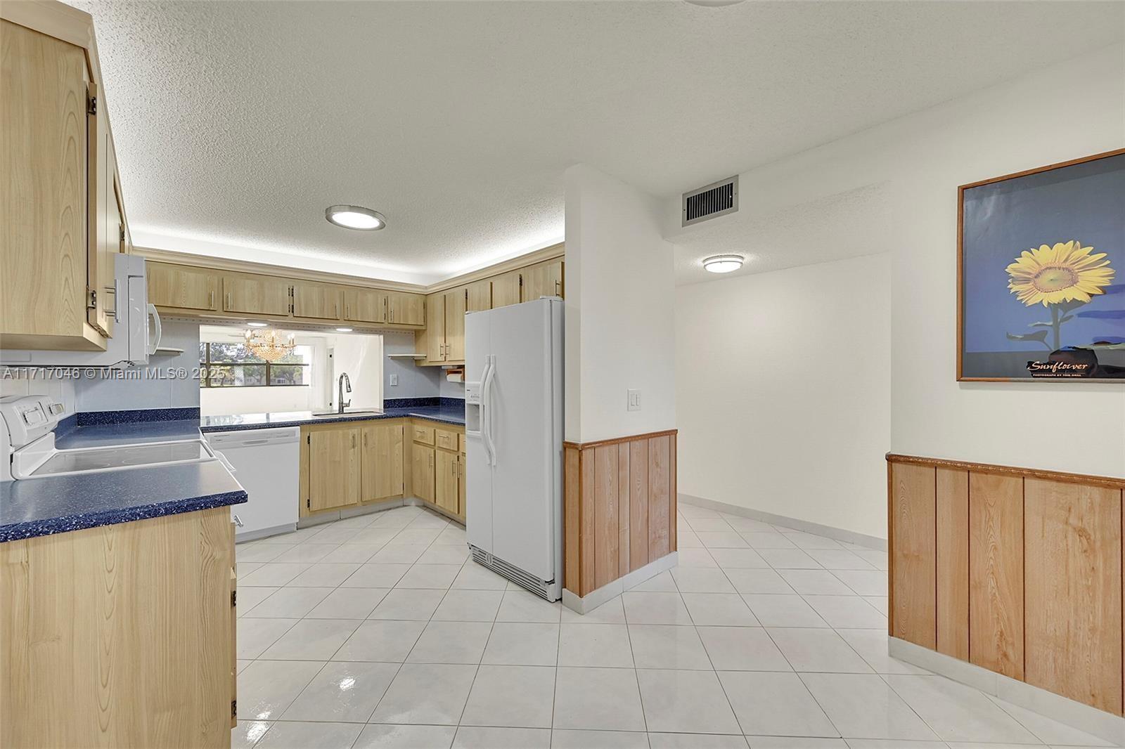 Property for Sale at 2606 Nw 104th Ave 202, Sunrise, Miami-Dade County, Florida - Bedrooms: 2 
Bathrooms: 2  - $179,499