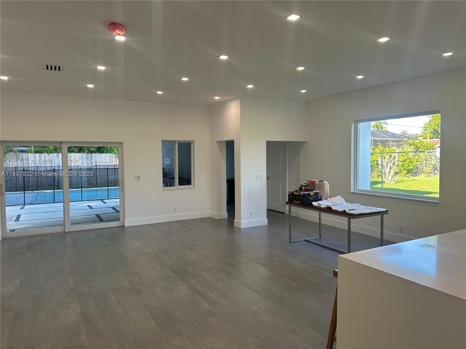 651 NE 172nd St, Miami, FL, 33162/$1,599,000 4 651 NE 172nd St