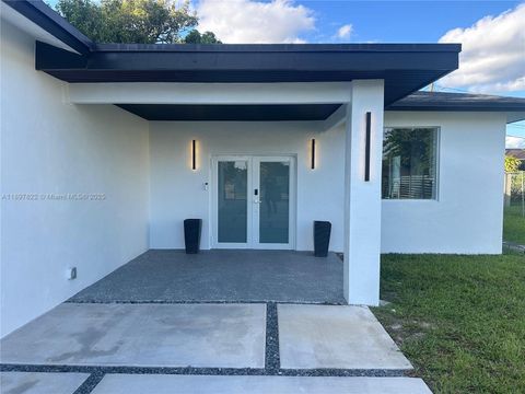 651 NE 172nd St Miami FL 33162