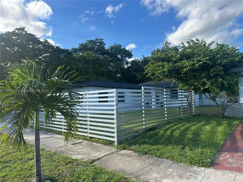 651 NE 172nd St Miami FL 33162