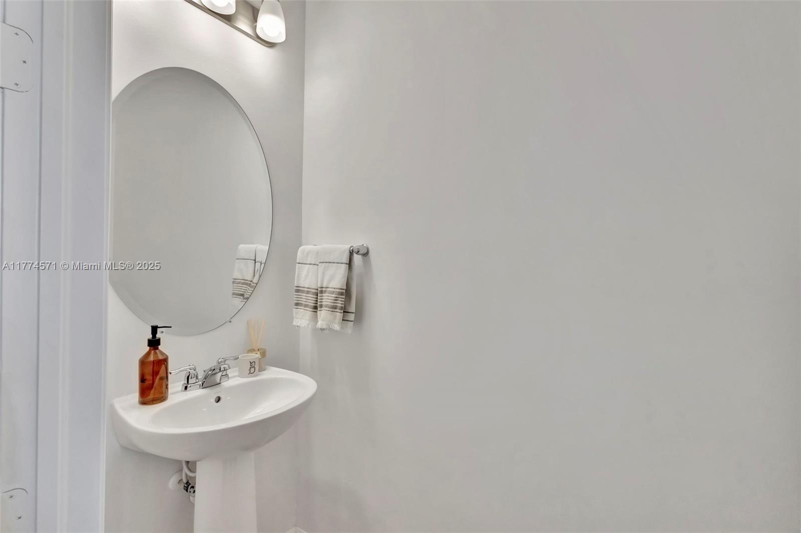 TREVI ISLE - Residential Lease