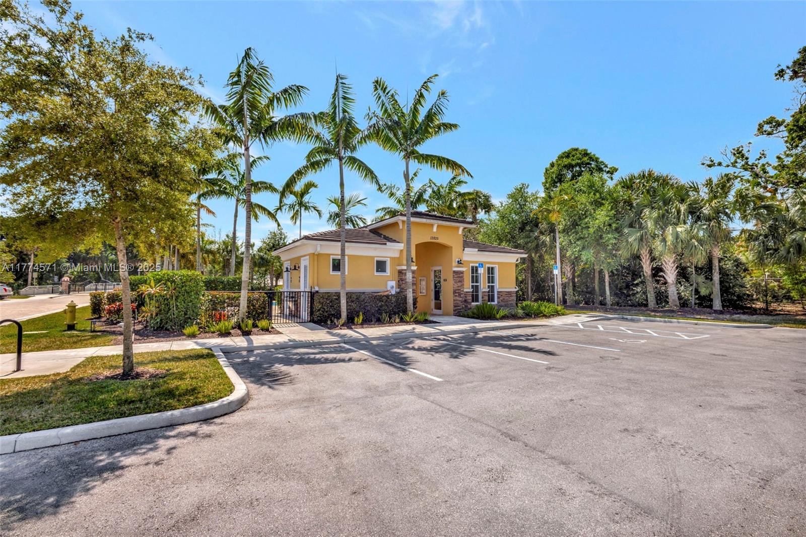 TREVI ISLE - Residential Lease