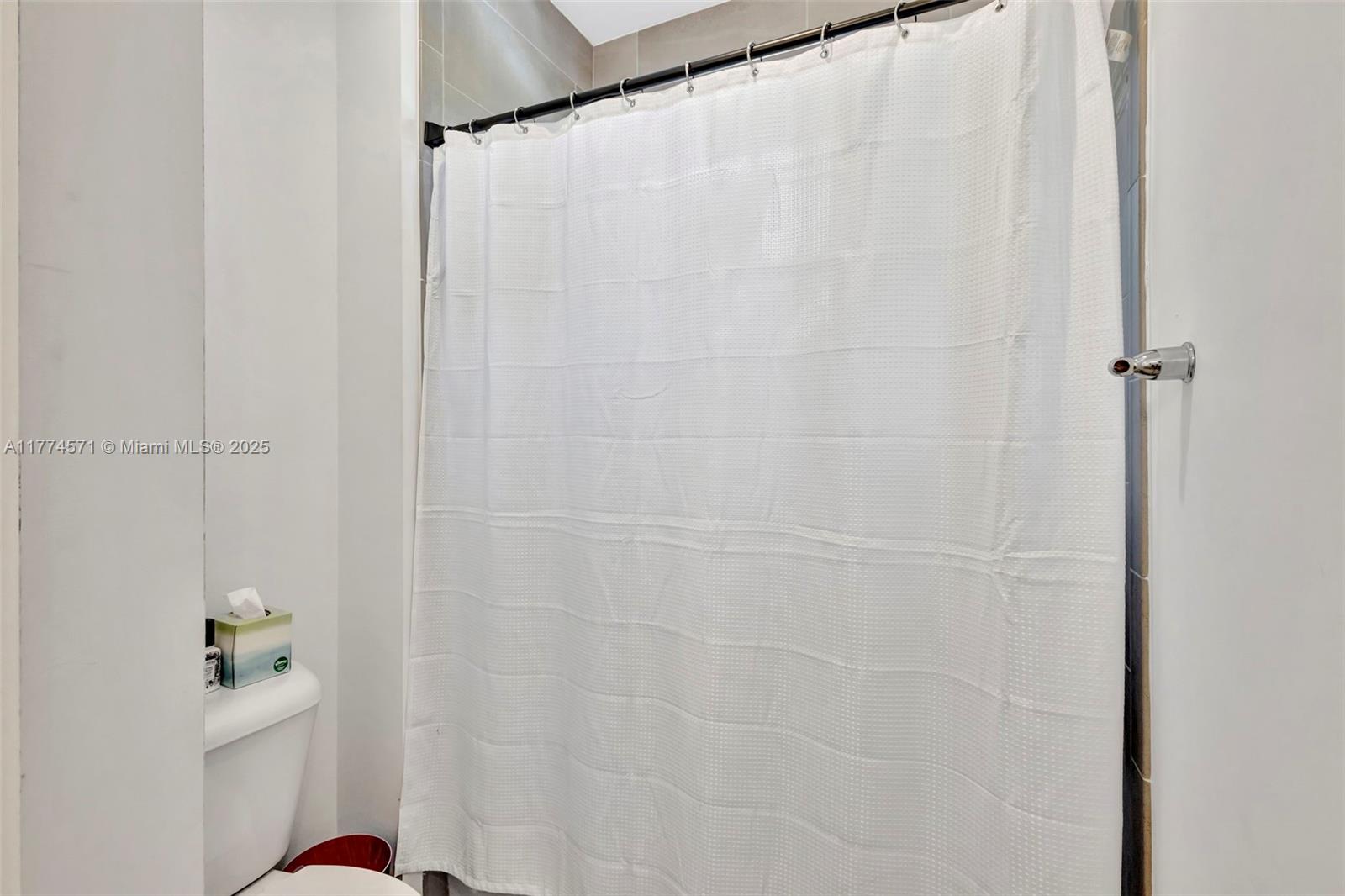 TREVI ISLE - Residential Lease