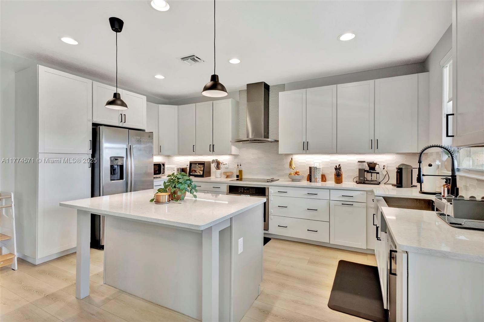 TREVI ISLE - Residential Lease