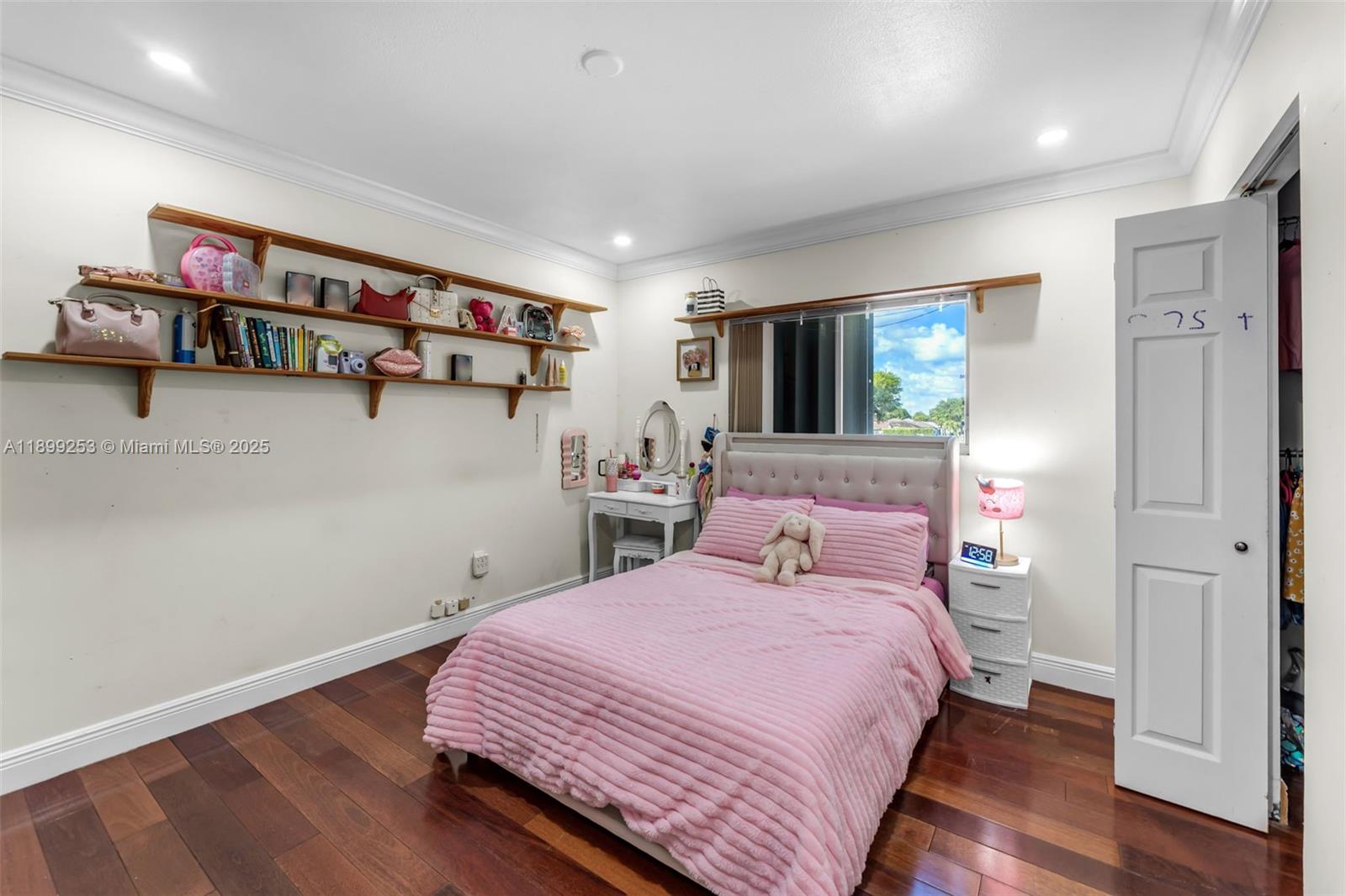 LAGUNA PONDS SEC 2 - Residential