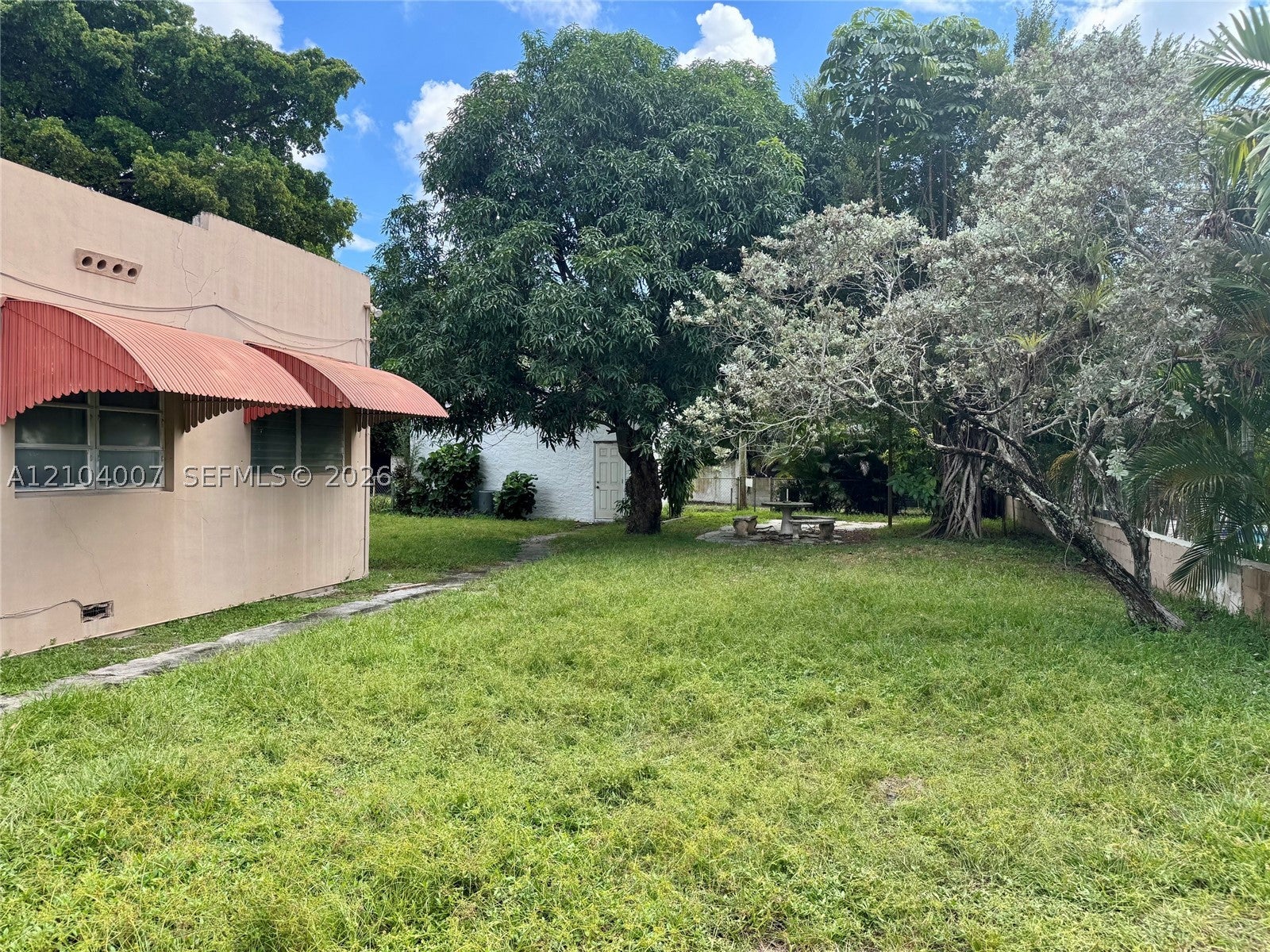 86 NE 95th St