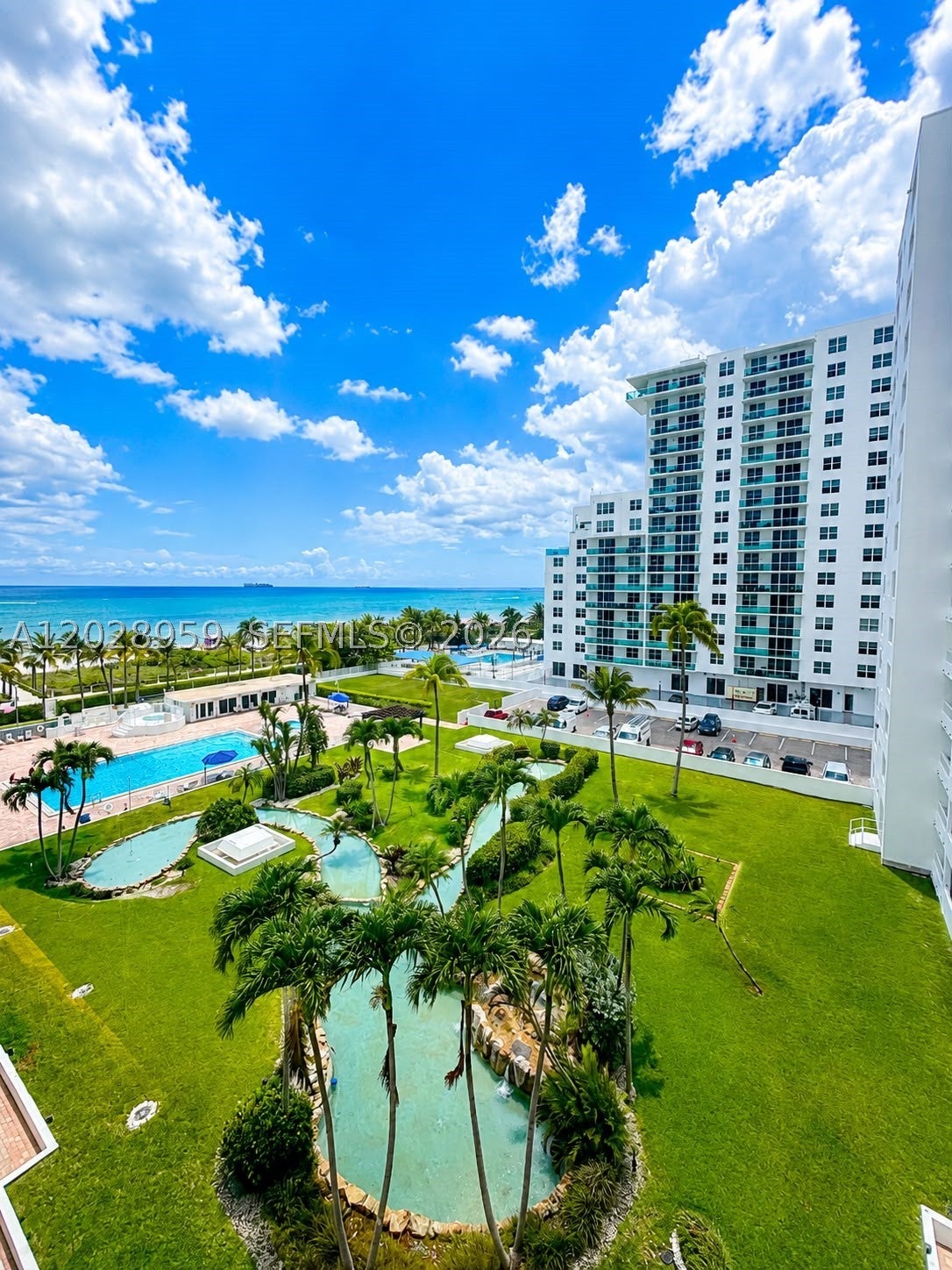 5005 Collins Ave 616