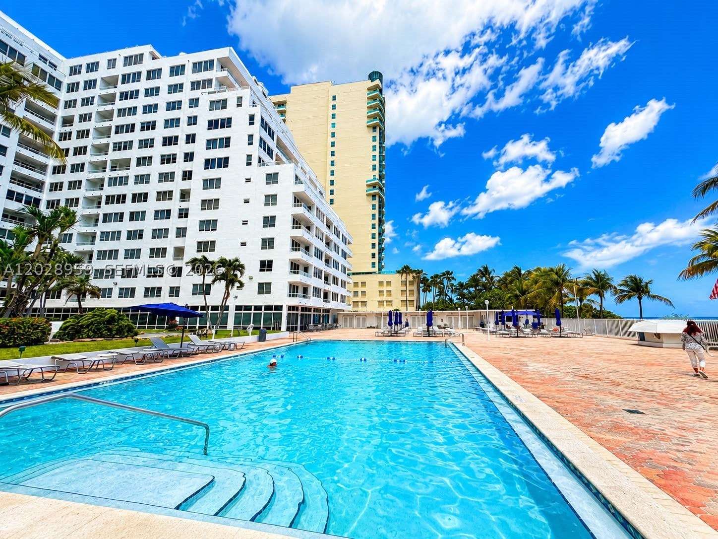 5005 Collins Ave 616