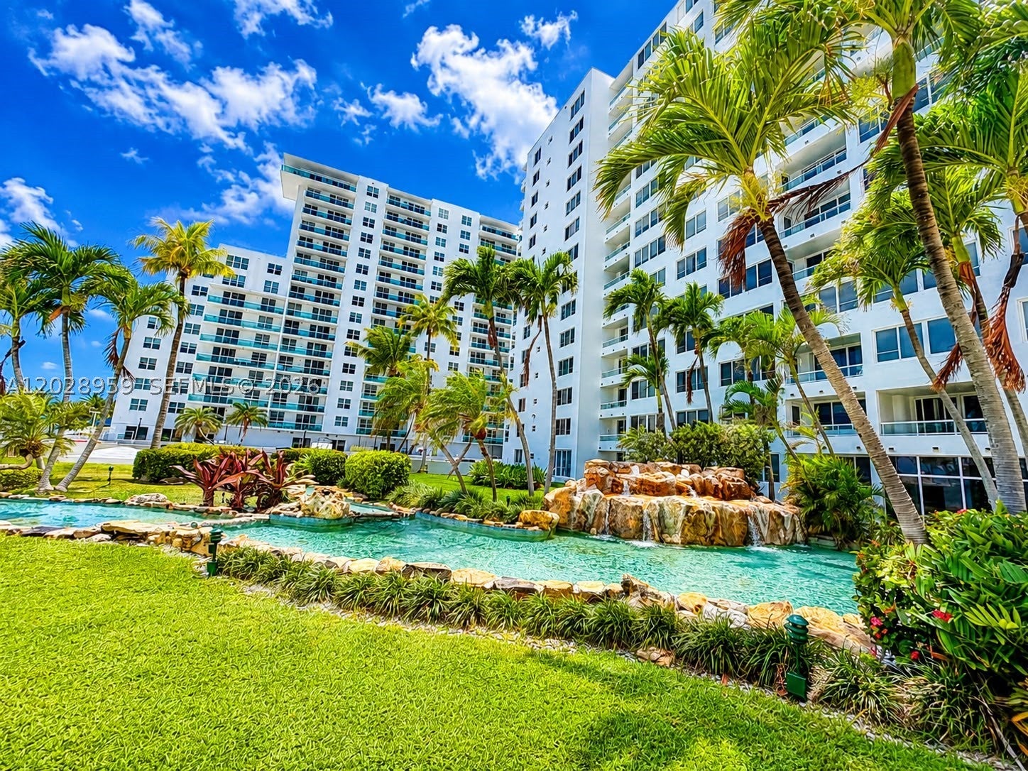 5005 Collins Ave 616