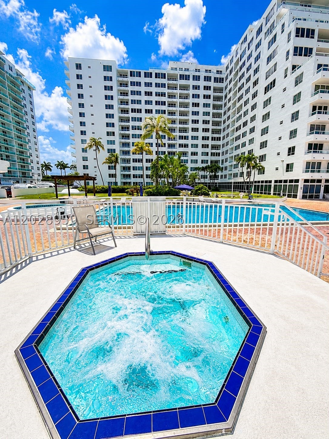 5005 Collins Ave 616