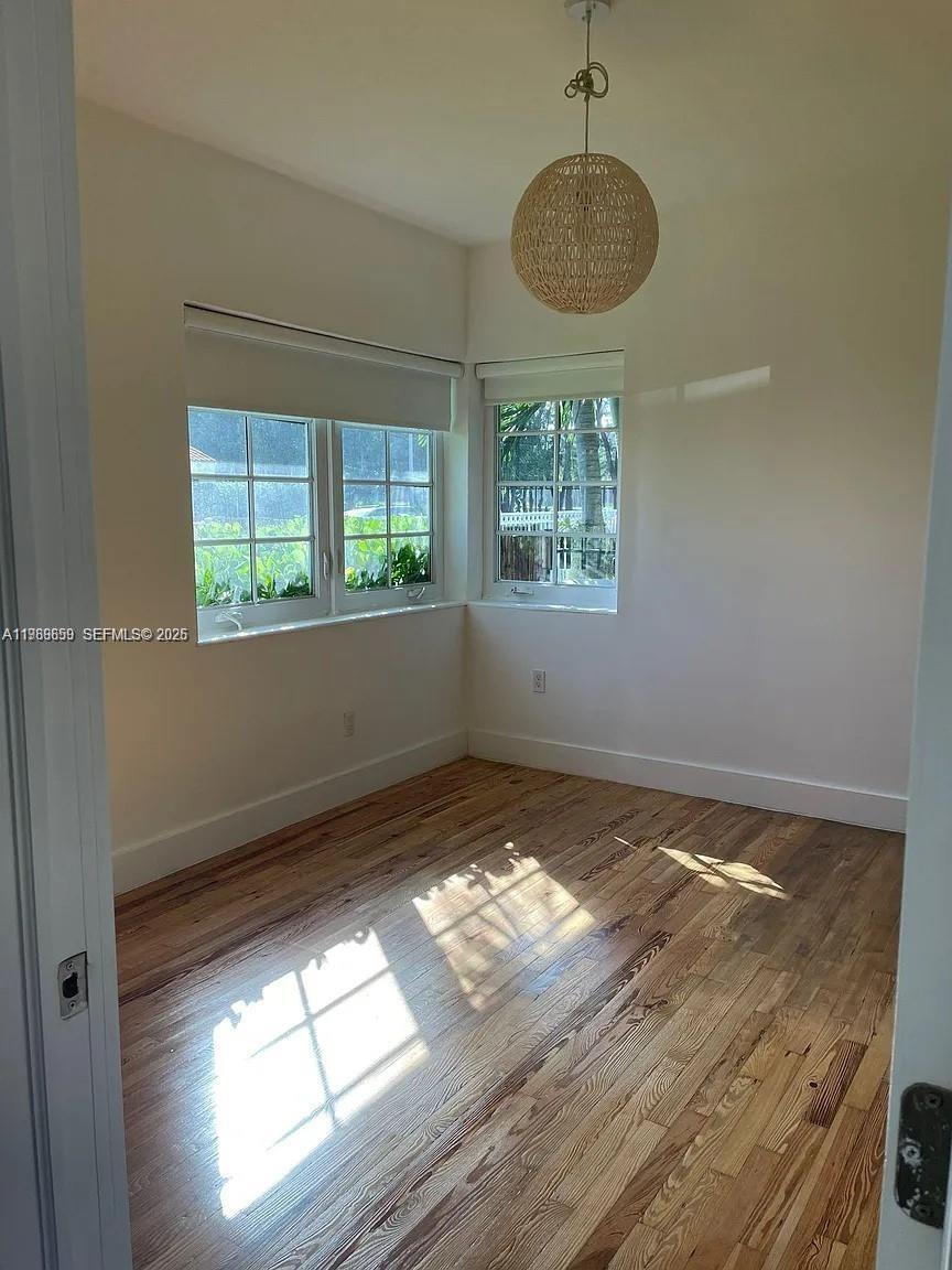 THE PARK VINTAGE CONDO - Residential