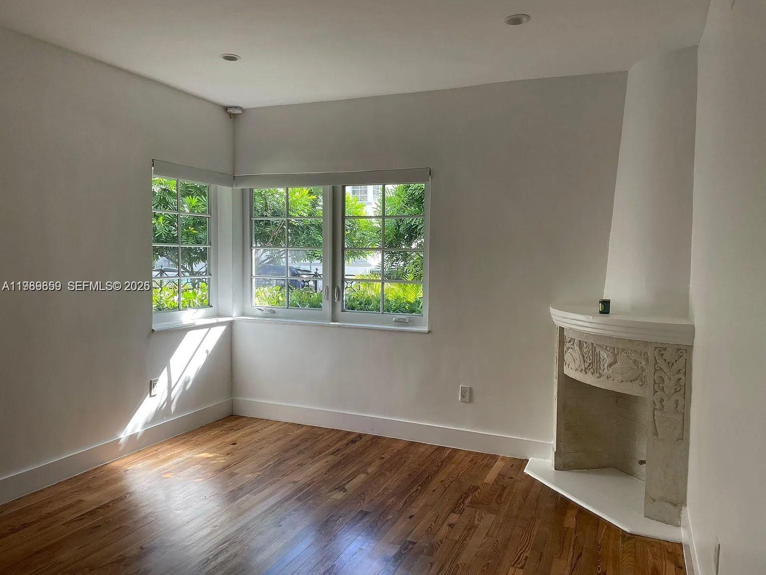 THE PARK VINTAGE CONDO - Residential