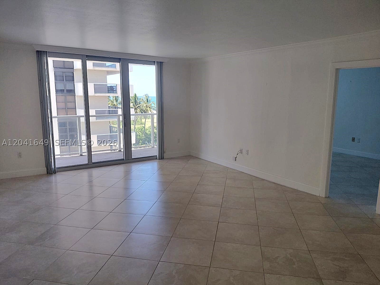5701 Collins Ave 619