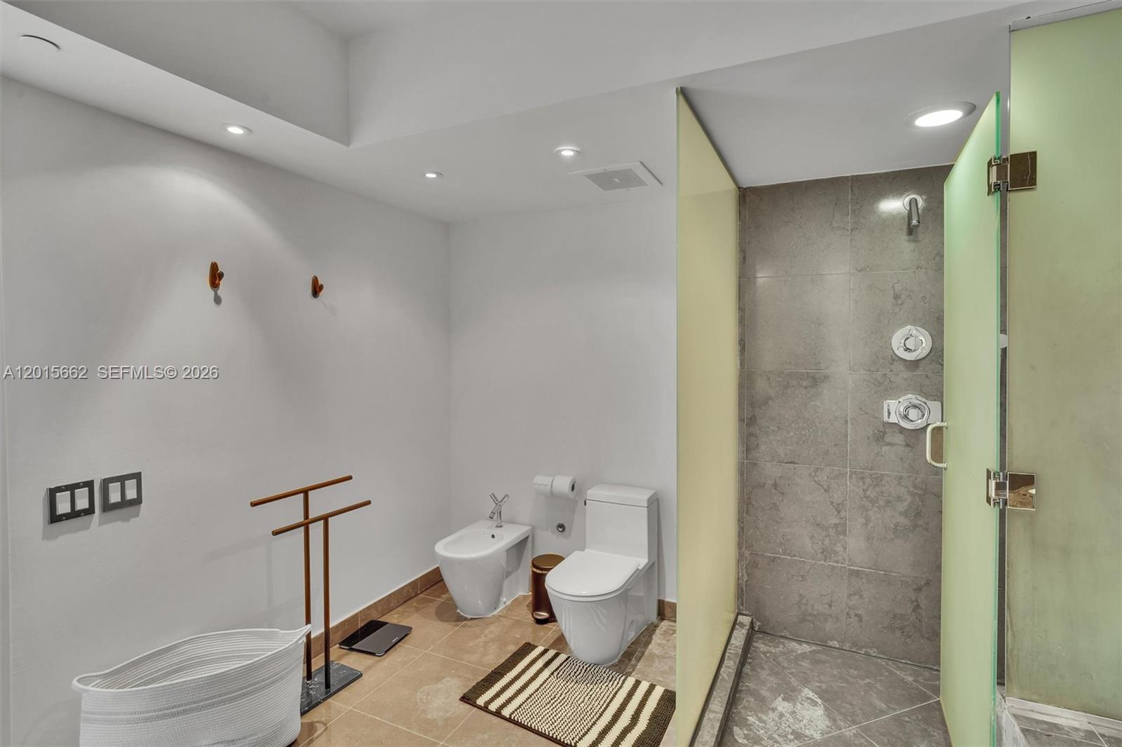 ICON CONDO - Residential Lease