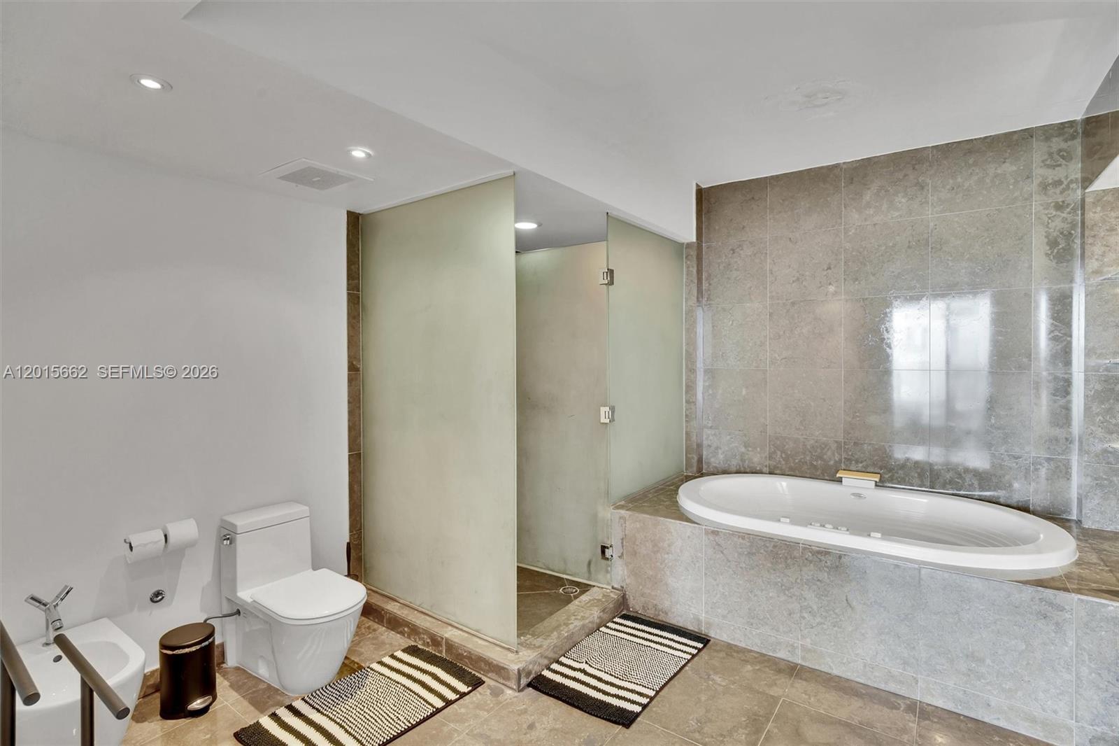 ICON CONDO - Residential Lease