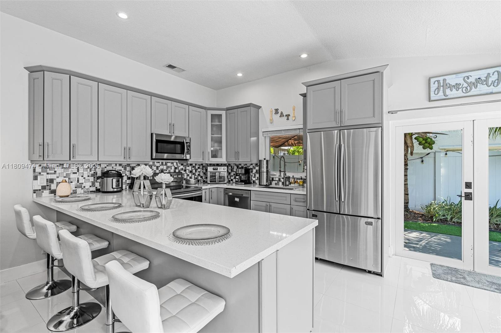 18273 Nw 7th St 1, Pembroke Pines, Miami-Dade County, Florida - 3 Bedrooms  
2 Bathrooms - 
