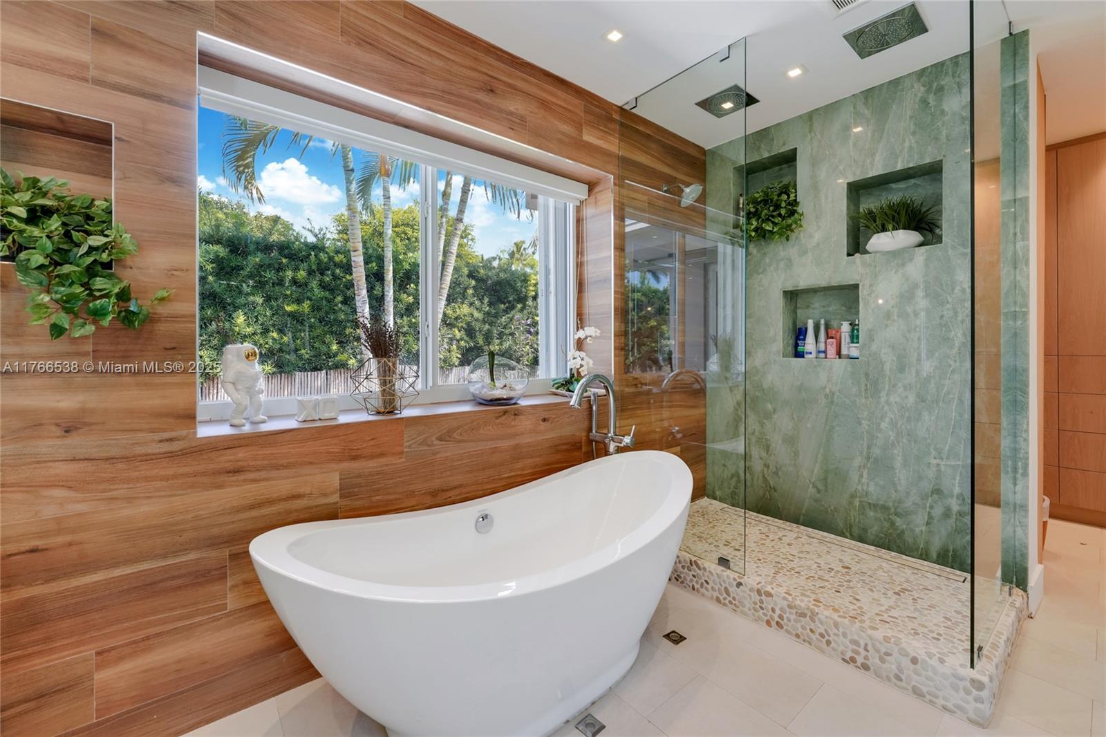 115 W 3rd Ct, Miami Beach, Miami-Dade County, Florida - 5 Bedrooms  
4 Bathrooms - 