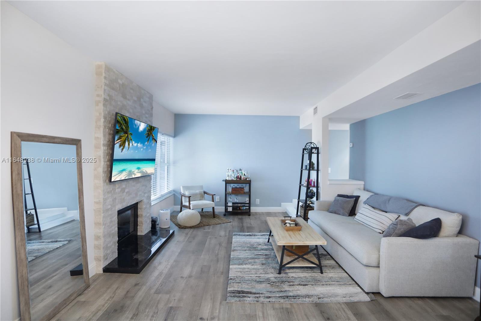 LA CASA DEL RIO VISTA CON - Residential