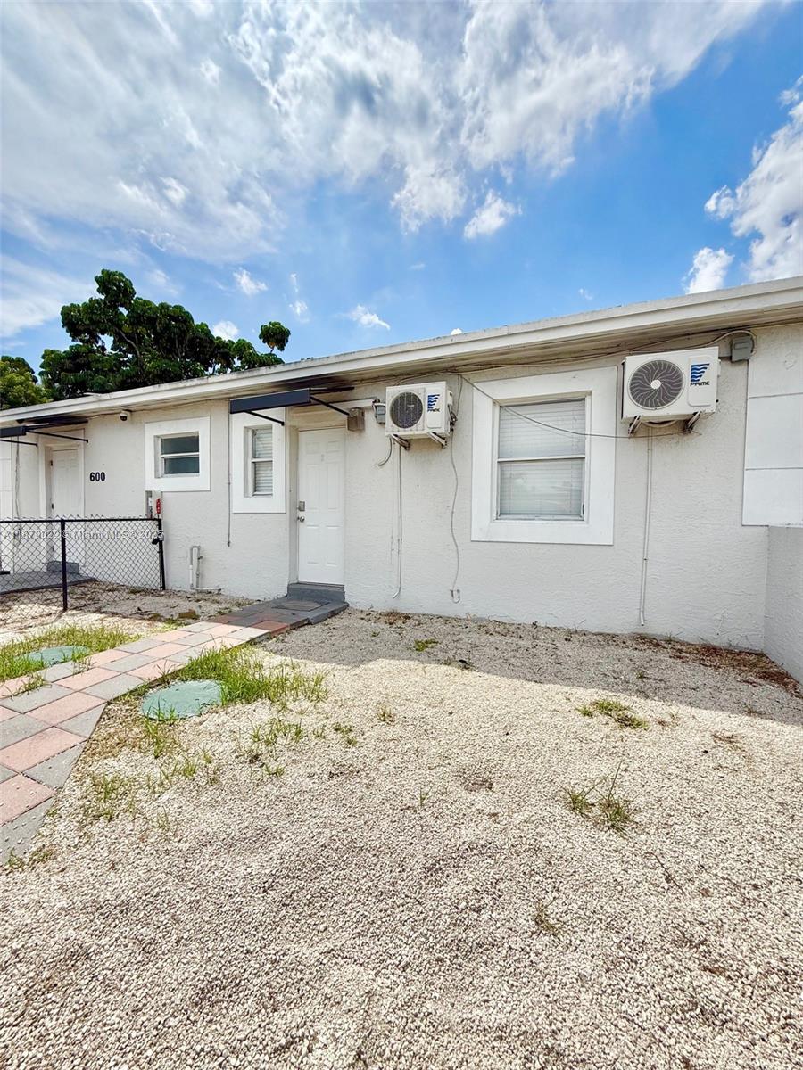 ALL UTILITIES INCLUDED! Move fast. Please TEXT the listing agent for showing instructions. Beautifully remodeled 1/1 ready to move in. Steps from Barry University. Nice front yard.
