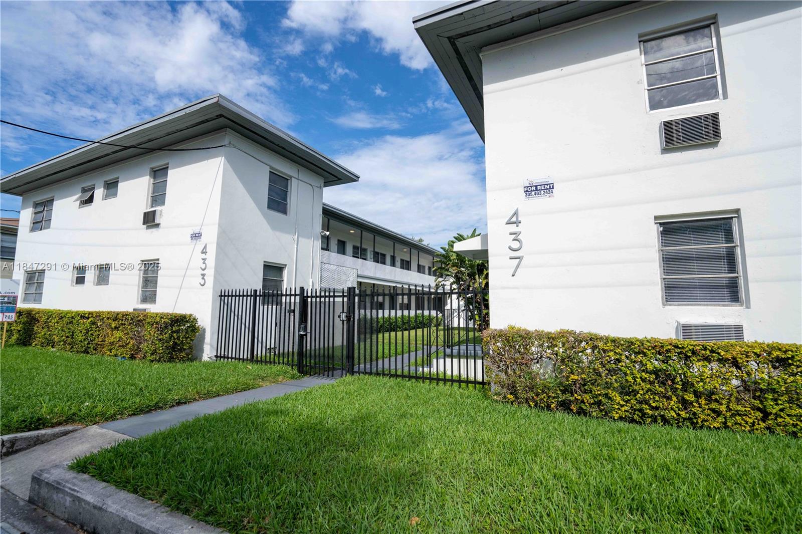**MOVE IN SPECIAL FOR QUALIFIED APPLICANTS!**Move-in NOW with just 2 months.**Wonderfully renovated garden view 1BD/1BA residence in hot Little River District! This building features spacious private courtyard, bike storage, BBQ area, dog play area, and on-site laundry for added convenience! Walk to Ironside & the Citadel, Anderson’s & Skatebird right from this chic and affordable residence! **90 day kick out clause**Assigned parking spaces available starting at $50 monthly**New VIRTUAL TOUR photos coming soon!