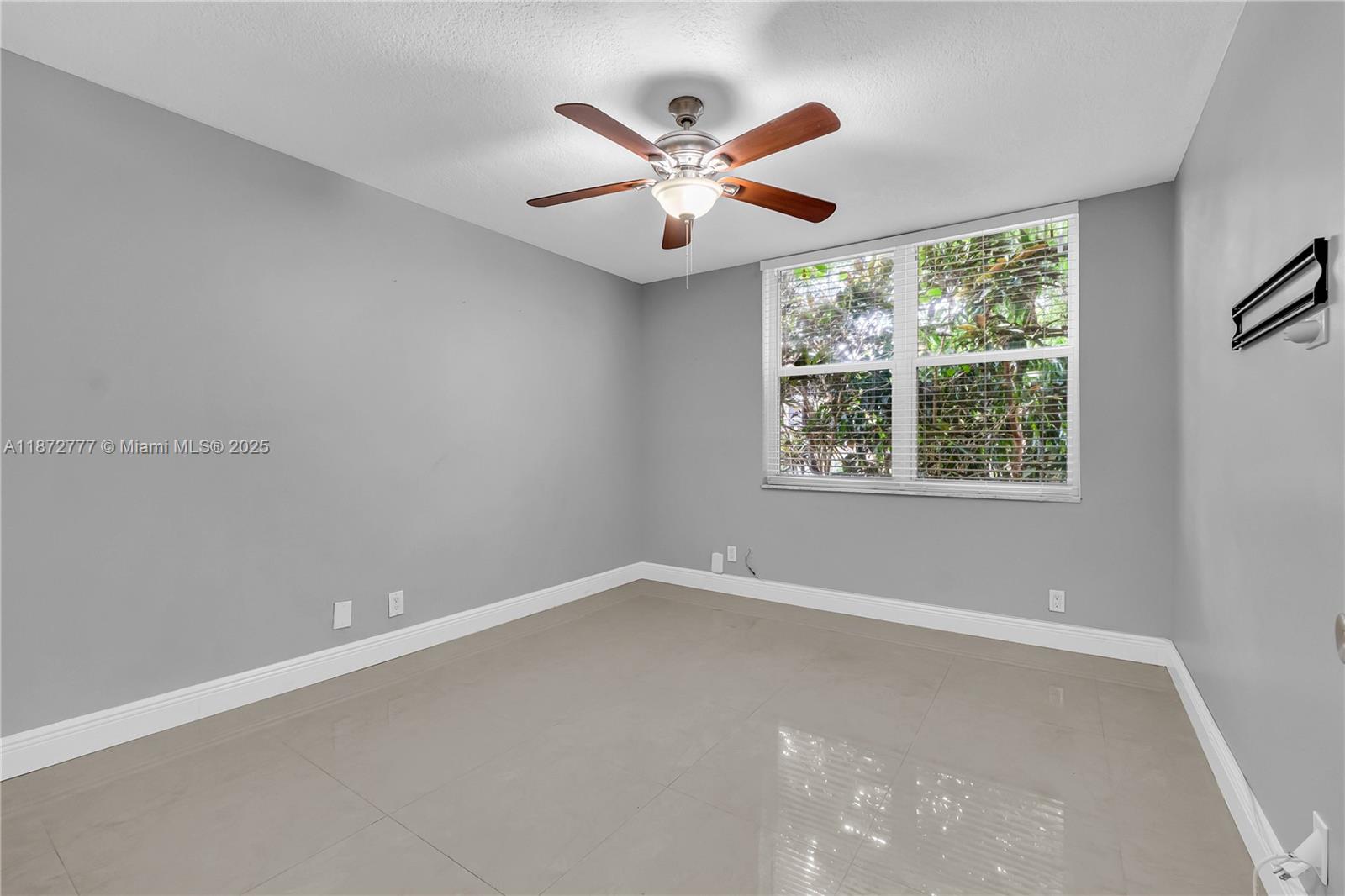 LIVE OAK CONDO TWELVE - Residential Lease