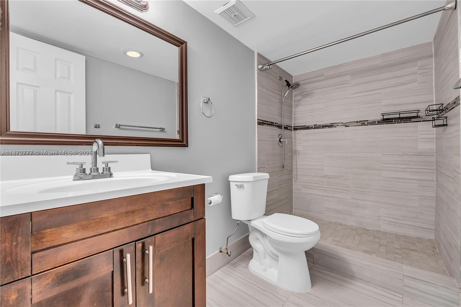 LIVE OAK CONDO TWELVE - Residential Lease