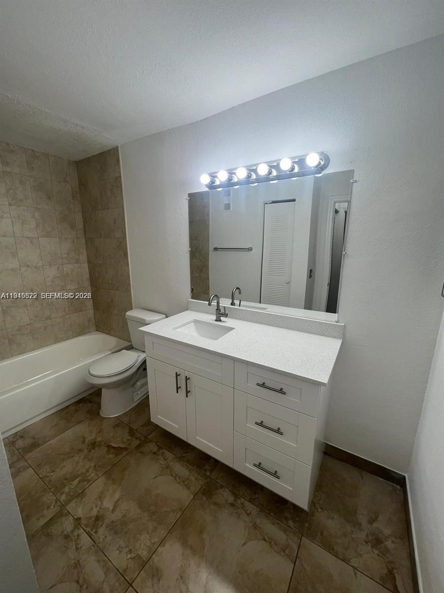 3460 N Pinewalk Dr N 315