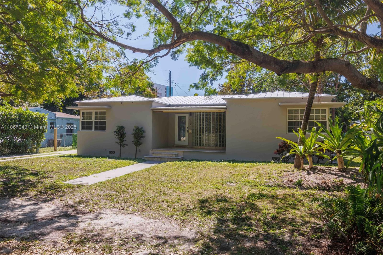 250 NE 48th St