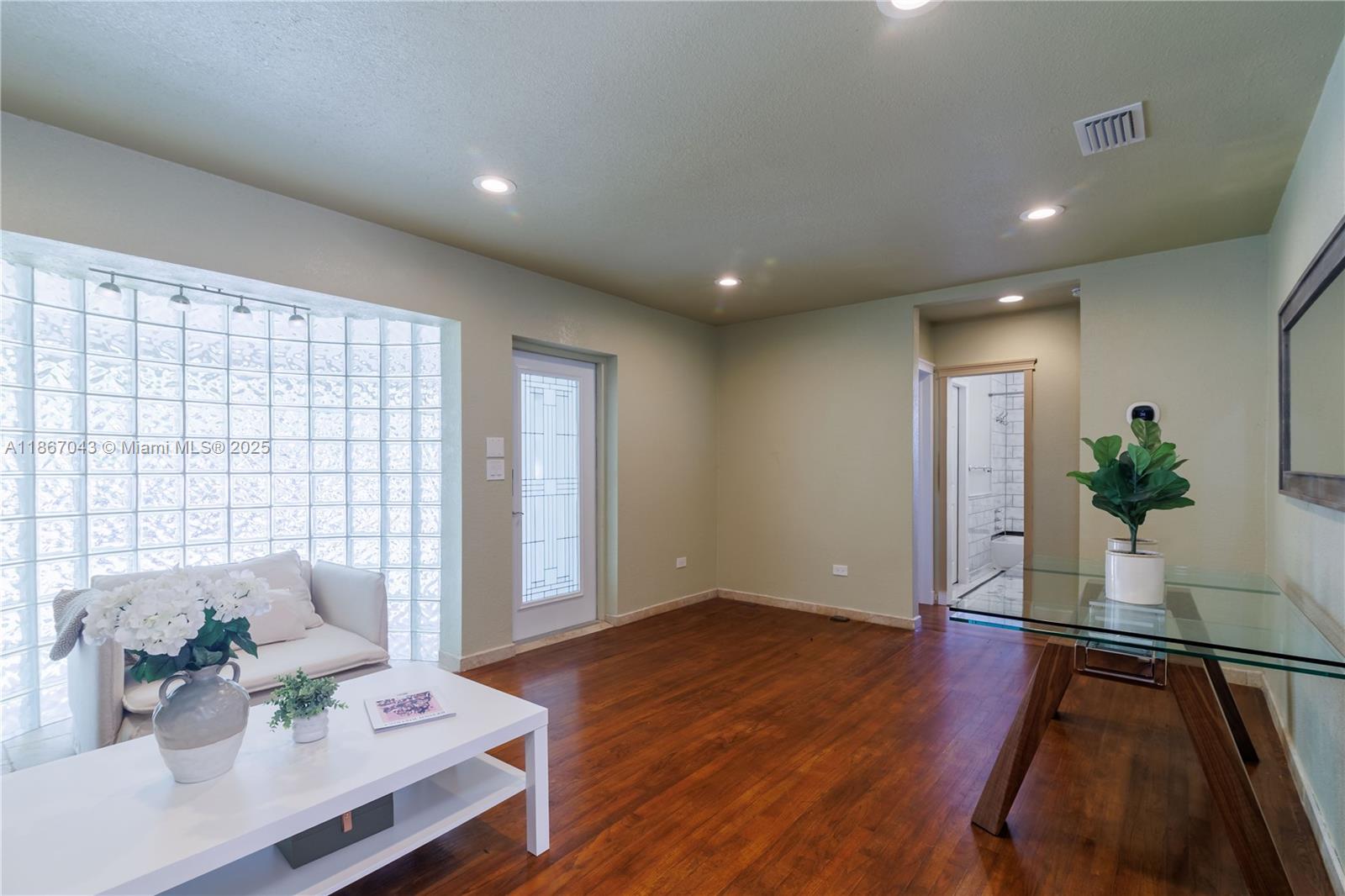 BRENTWOOD - Residential Lease