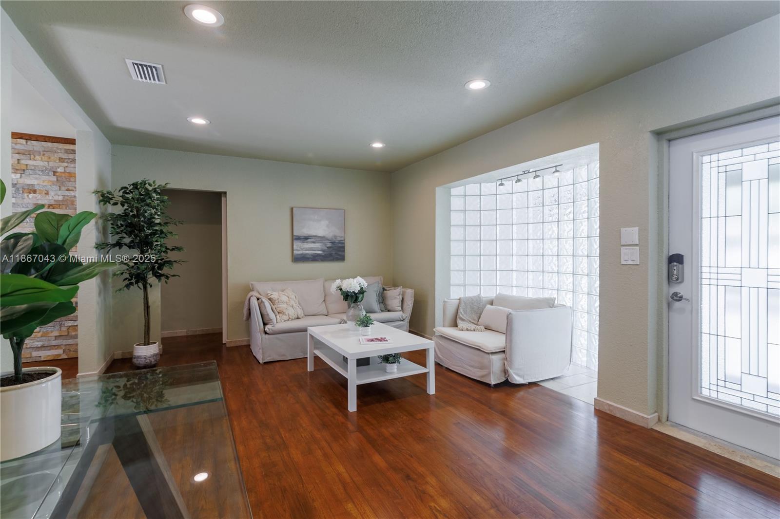 BRENTWOOD - Residential Lease